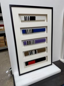 Mehr über den Artikel erfahren Handgefertigte Einrahmung für Jiu-Jitsu-Gürtel